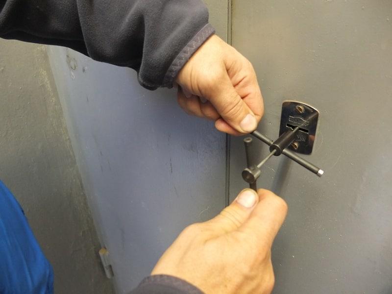 Срочное открытие замков гаража в Чайковском